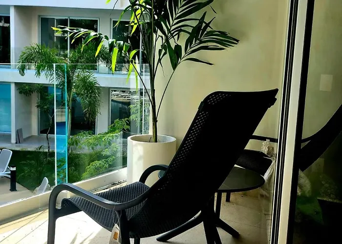 Modern Playacar With Poolside Views & Nature Apartamento Playa del Carmen