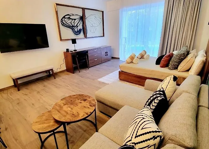 Apartamento Modern Playacar With Poolside Views & Nature