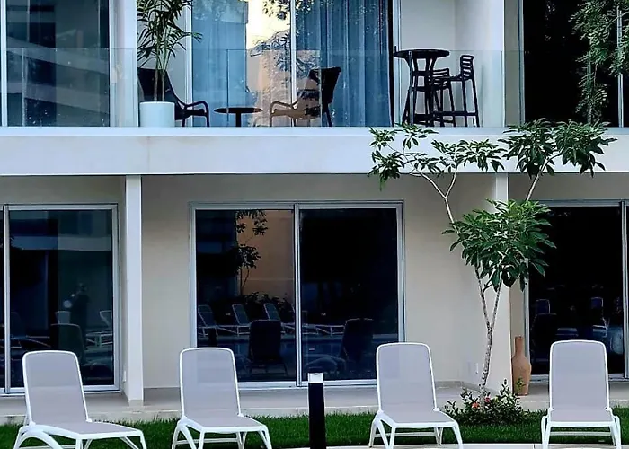 Modern Playacar With Poolside Views & Nature Apartamento Playa del Carmen