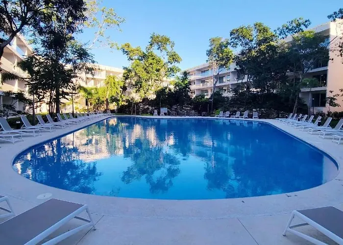 Modern Playacar With Poolside Views & Nature Apartamento *