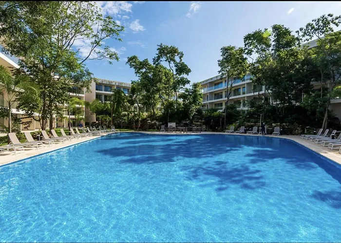 Apartamento Modern Playacar With Poolside Views & Nature Playa del Carmen