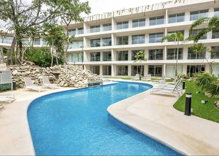 Apartamento Modern Playacar With Poolside Views & Nature